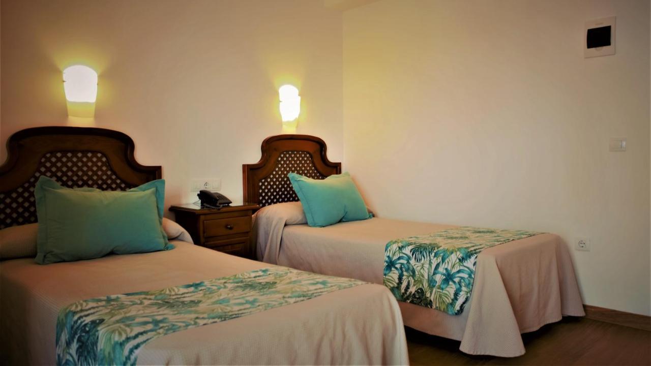 Hotel Ayamontino Punta Umbria Exterior photo