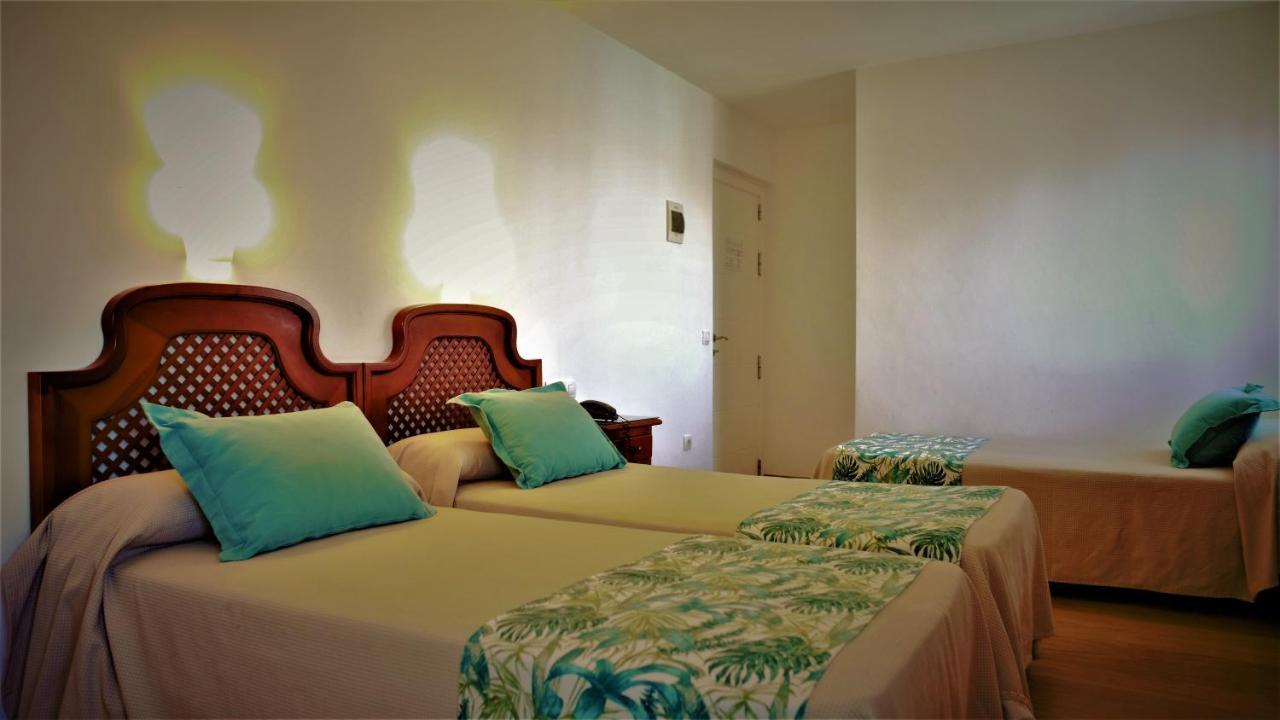 Hotel Ayamontino Punta Umbria Exterior photo
